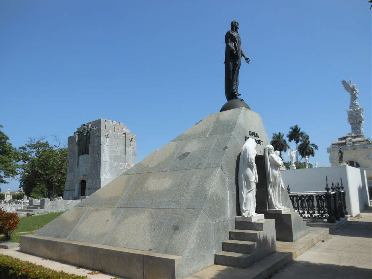 Cementerio Colón, la Habana, Cuba. Panteón de la familia Falla Bonet Cementerio Colón, la Habana, Cuba. Panteón de la familia Falla Bonet