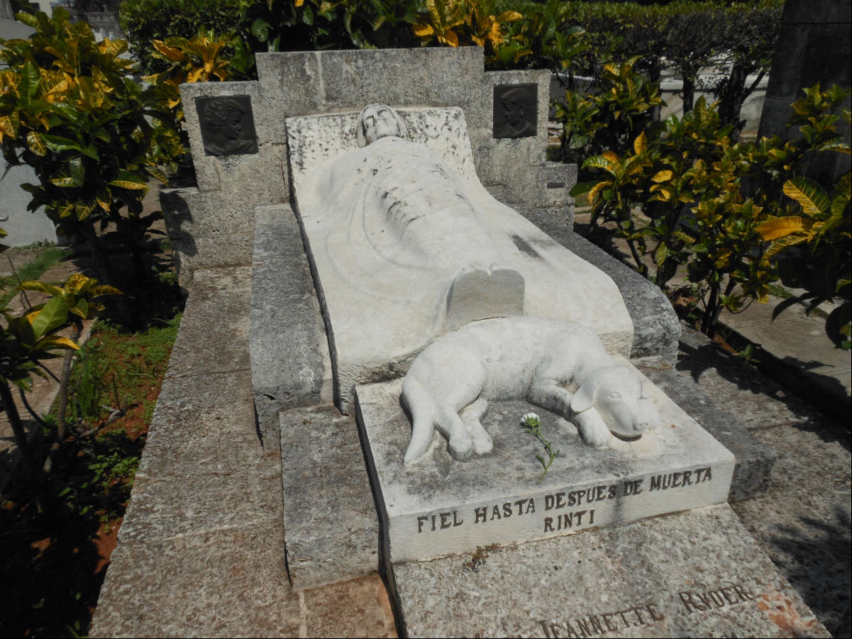 La Tumba de la Fidelidad con los restos de Jeannette Ford Ryder y de su fiel perro Rinti en el Cementerio Colón La Tumba de la Fidelidad con los restos de Jeannette Ford Ryder y de su fiel perro Rinti en el Cementerio Colón