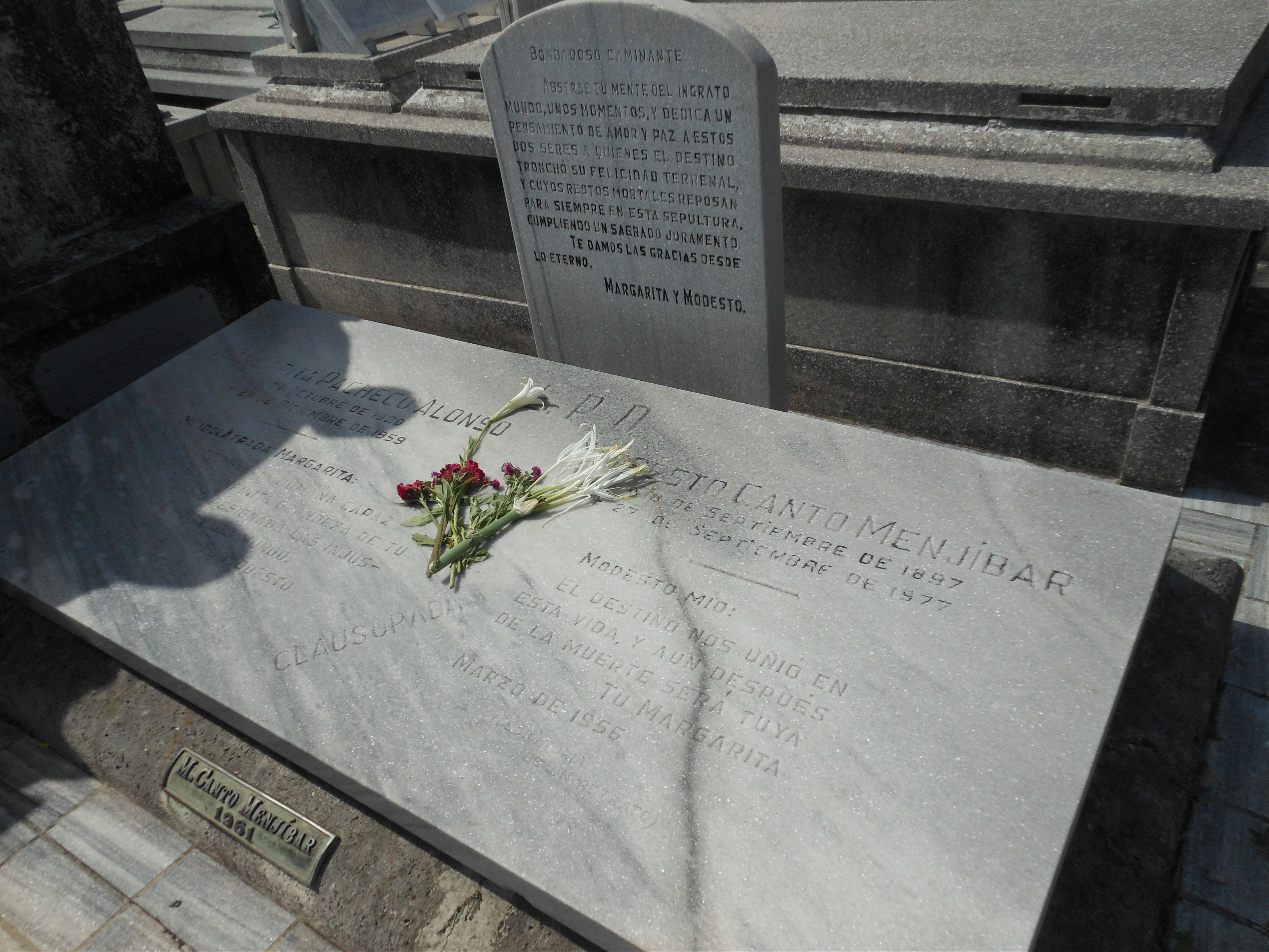 Cementerio Colón, la Habana, Cuba. La Tumba del Amor de Modesto y Margarita Cementerio Colón, la Habana, Cuba. La Tumba del Amor de Modesto y Margarita