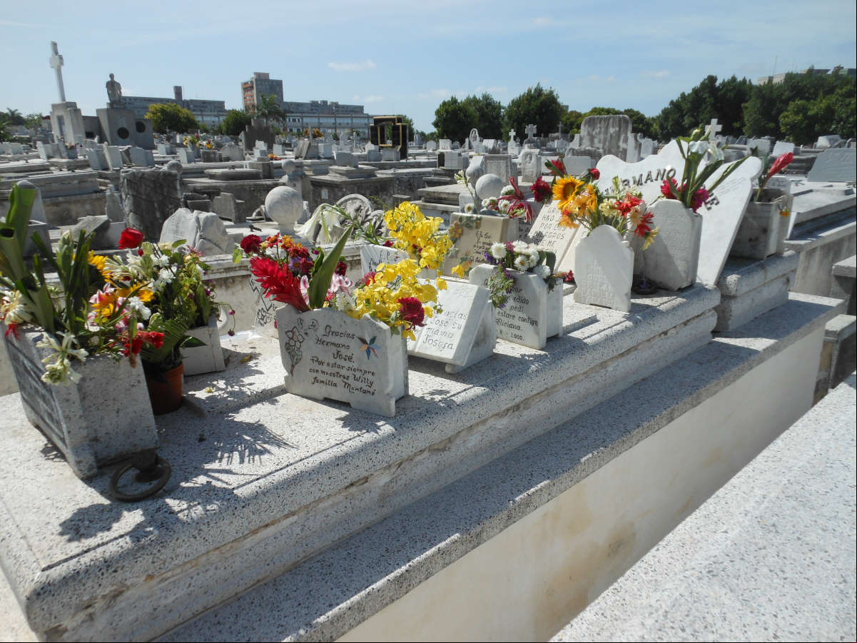Cementerio Colón, la Habana, Cuba. La Tumba de Leocadia y el Hermano José Cementerio Colón, la Habana, Cuba. La Tumba de Leocadia y el Hermano José