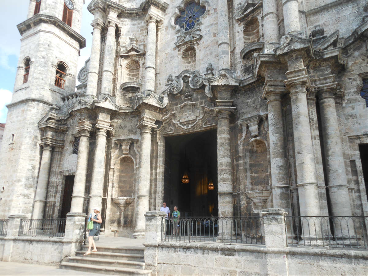 Entrada a la Catedral de la Habana Entrada a la Catedral de la Habana