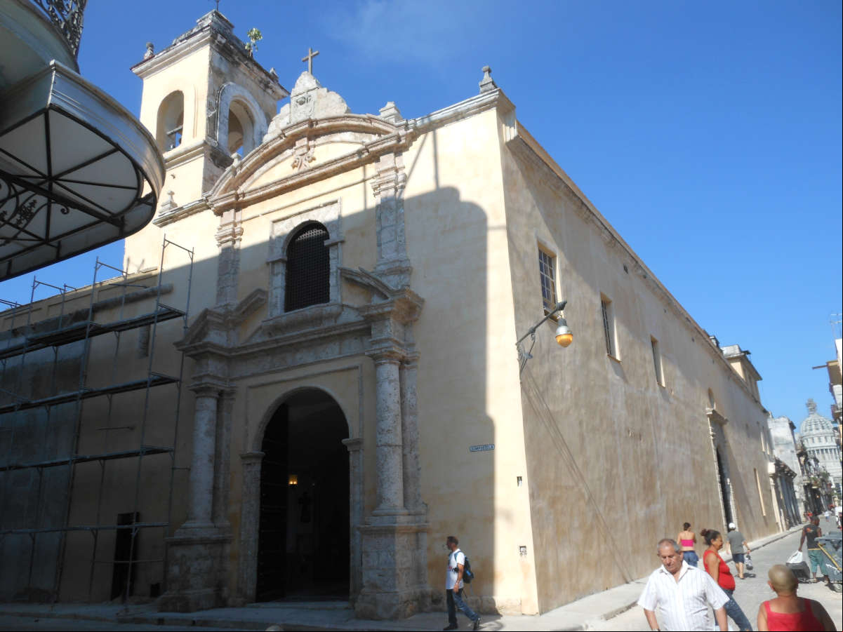La Iglesia María Auxiliadora, antigua Capilla de las Carmelitas Descalzas La Iglesia María Auxiliadora, antigua Capilla de las Carmelitas Descalzas