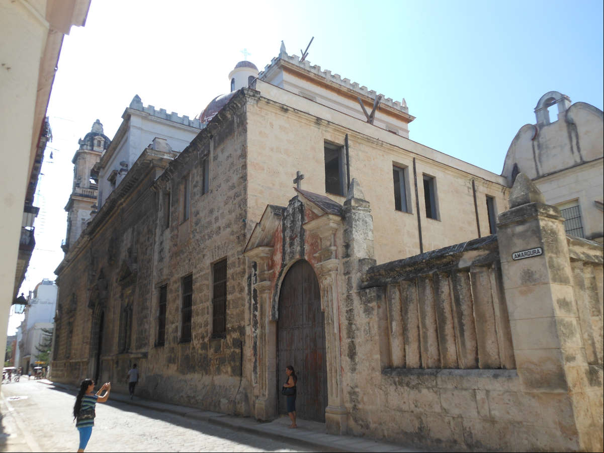Vista lateral de la Iglesia de San Agustín desde la calle Amargura Vista lateral de la Iglesia de San Agustín desde la calle Amargura