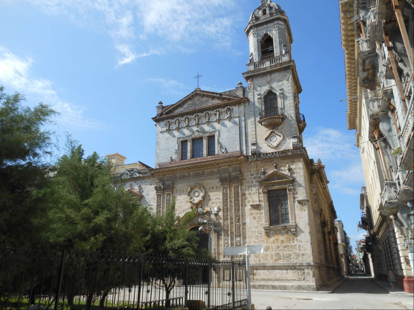 La Iglesia y Convento de San Agustín o San Francisco el Nuevo La Iglesia y Convento de San Agustín o San Francisco el Nuevo