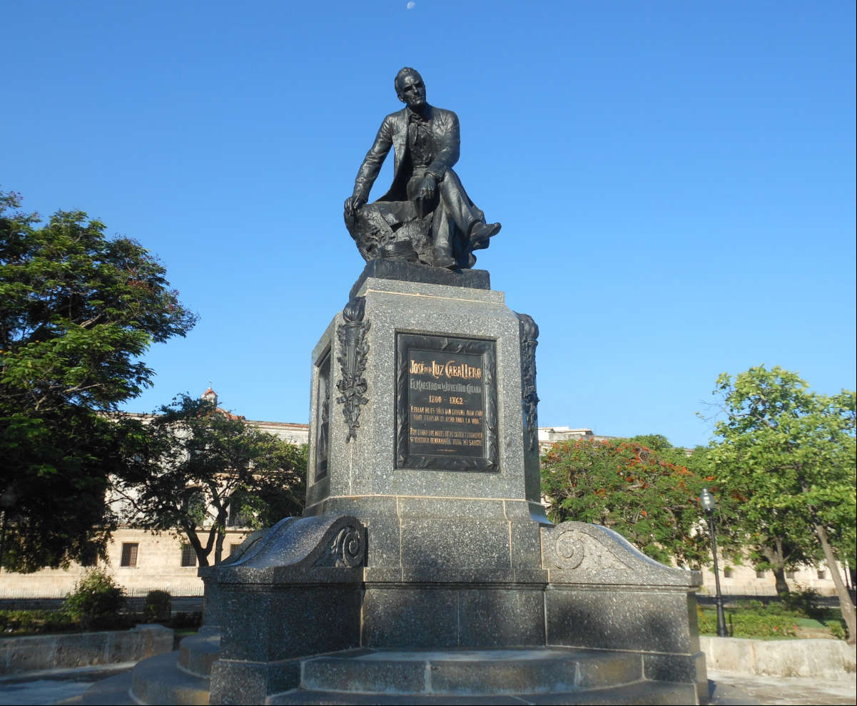 Monumento a José de la Luz y Caballero en el parque que lleva su nombre en la Habana Vieja Monumento a José de la Luz y Caballero en la Habana Vieja, Cuba