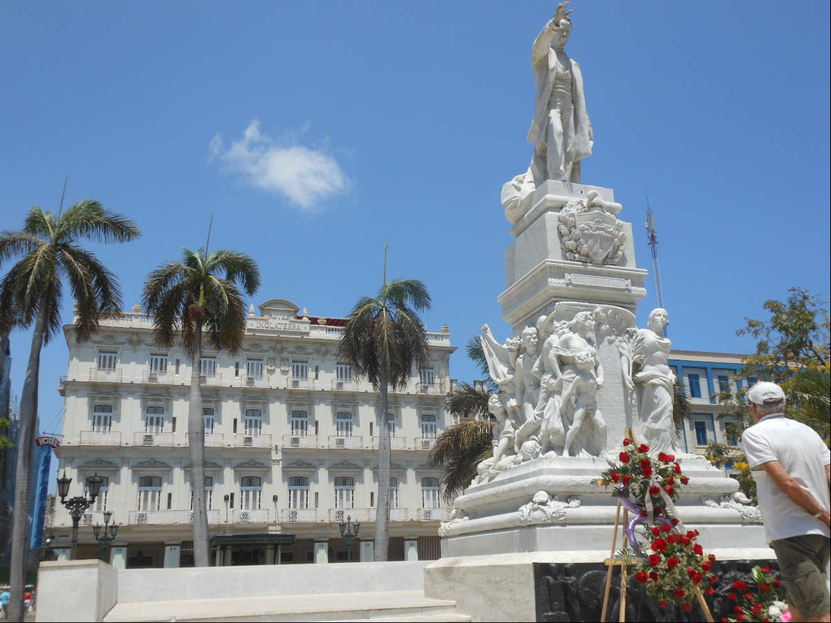 Monumento a José Martí en el Parque Central de La Habana, Cuba Monumento a José Martí en el Parque Central de La Habana, Cuba