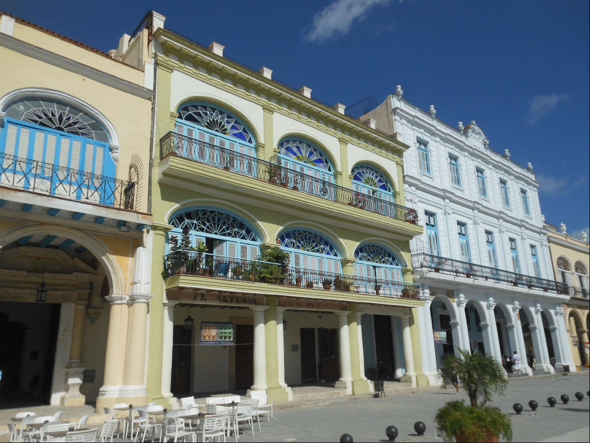 El Palacio del Conde de Cañongo en la Plaza Vieja de la Habana, actual Centro Cultural Vitrina de Valonia El Palacio del Conde de Cañongo en la Plaza Vieja de la Habana, actual Centro Cultural Vitrina de Valonia