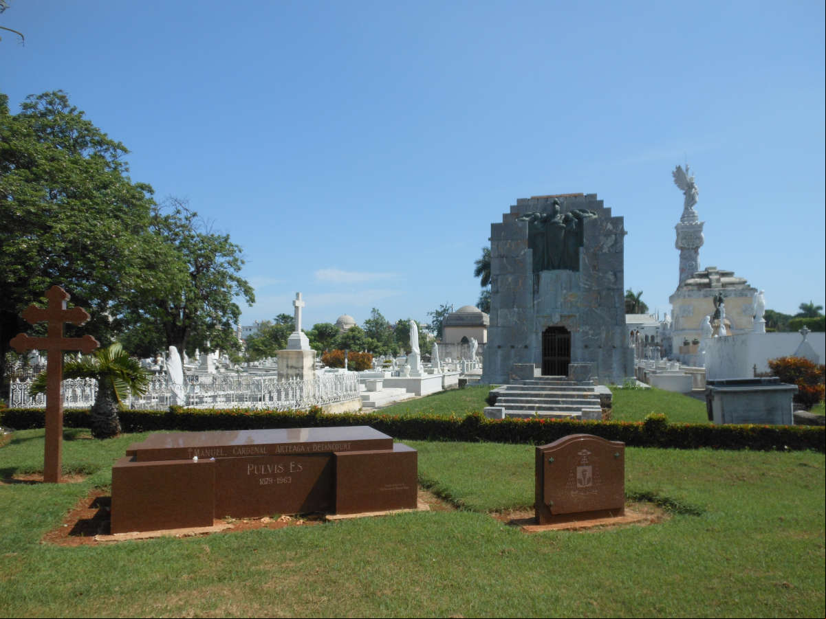 Tumbas en el Cementerio Colón en la Habana, Cuba Tumbas en el Cementerio Colón en la Habana, Cuba