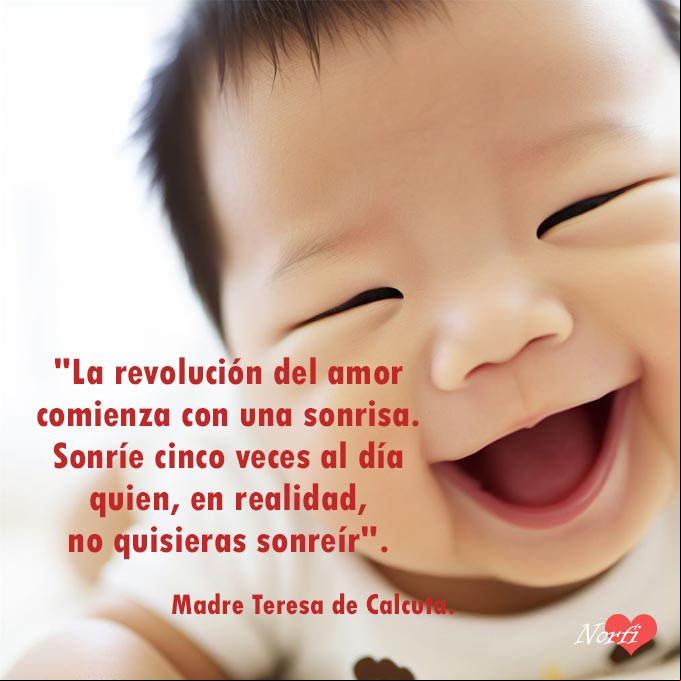 La revolución del AMOR comienza con una sonrisa. Sonríe cinco veces al día a quien en realidad, no quisieras sonreír Bebe sonriendo feliz