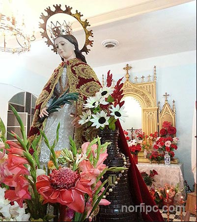Imagen de Santa Bárbara en su pequeña capilla, en la ciudad de Güines, Cuba Imagen de Santa Bárbara en su pequeña capilla, en la ciudad de Güines, Cuba
