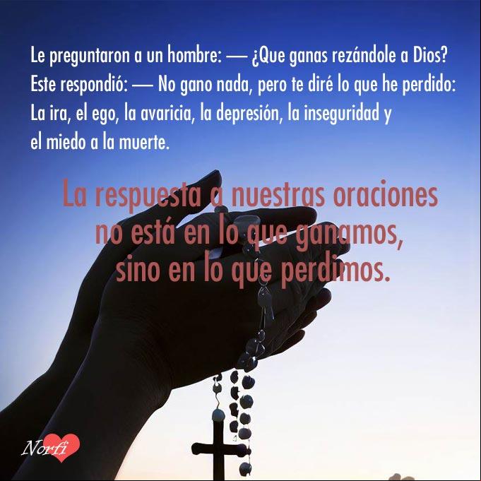 La respuesta a nuestras oraciones no está en lo que ganamos, sino en lo que perdimos Dos manos orando al amanecer