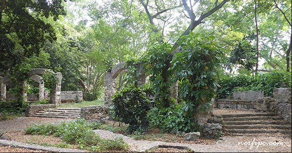 Ruinas de la antigua mansión de Josefina en el Bosque de la Habana Ruinas de la antigua mansión de Josefina en el Bosque de la Habana
