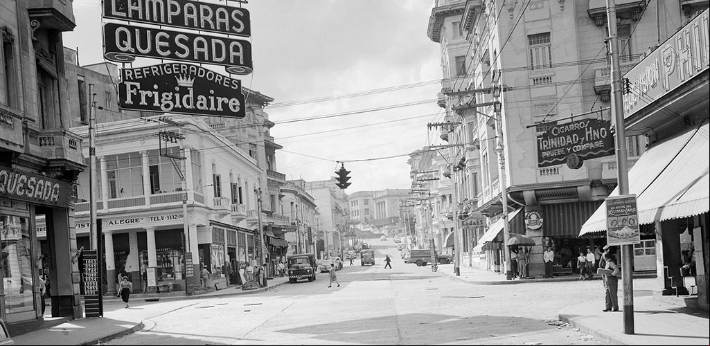Foto de la Calle San Lázaro en la Habana en los años 50 Foto de la Calle San Lázaro en la Habana en los años 50