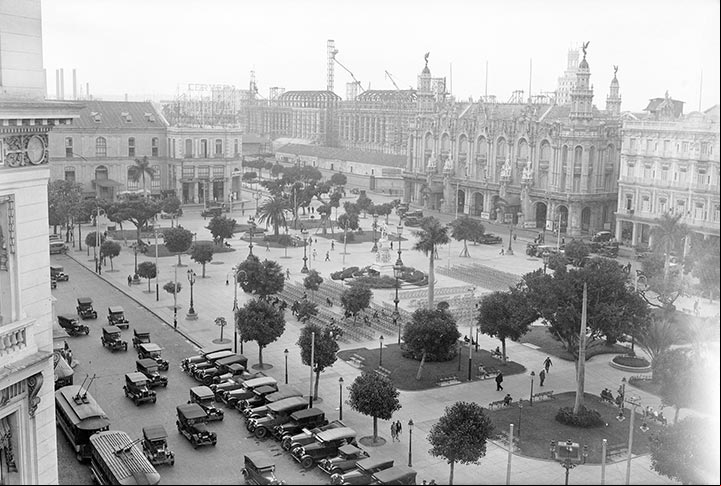Foto del Parque Central y el Capitolio de la Habana en construcción en 1928 Foto del Parque Central y el Capitolio de la Habana en construcción en 1928