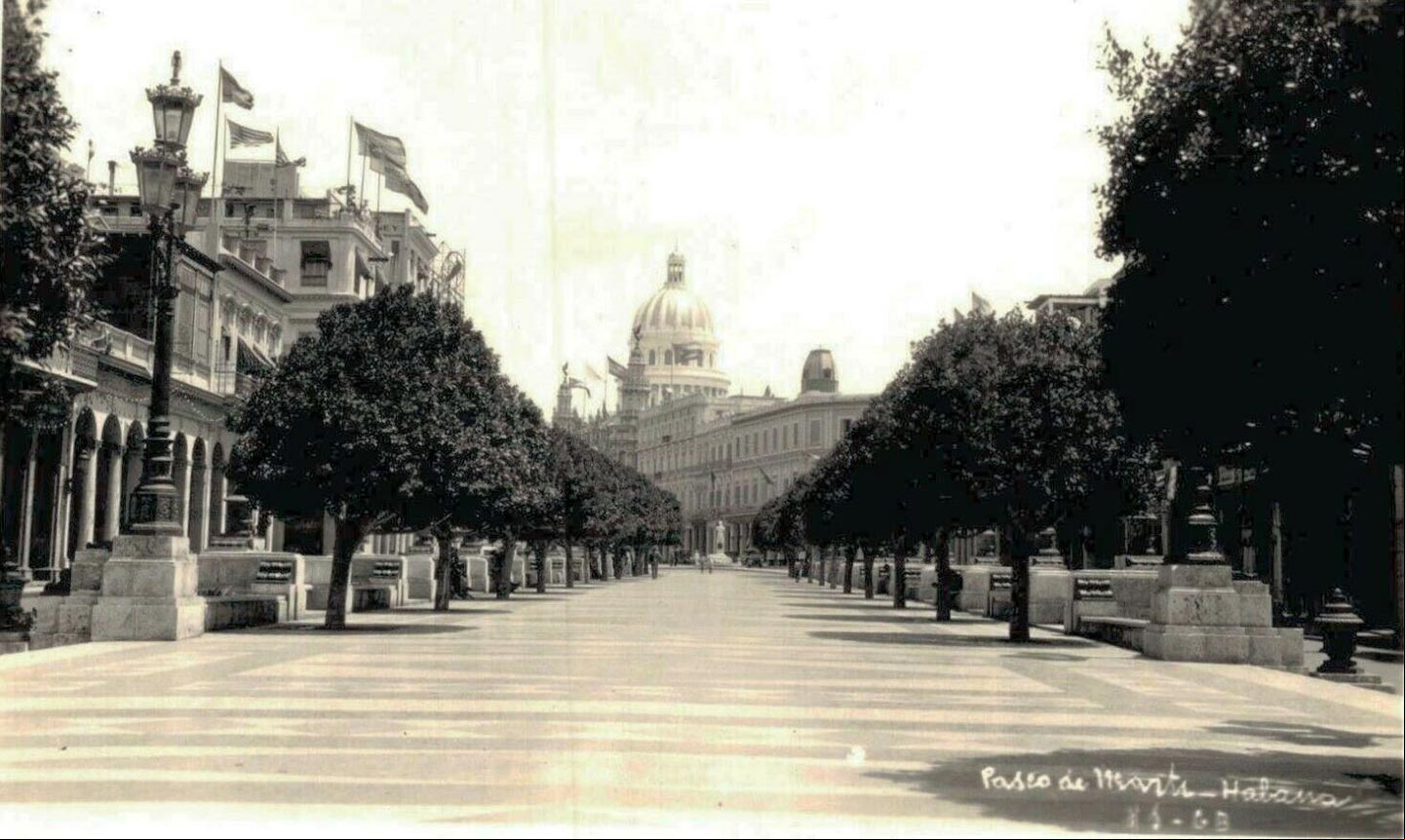 El Paseo del Prado (Paseo de Martí) en los años 40 El Paseo del Prado (Paseo de Martí) en los años 40
