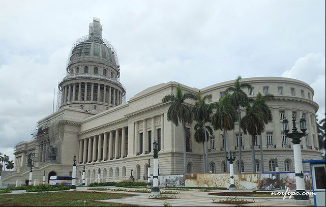 El Capitolio Nacional de Cuba en la Habana actualmente en restauración El Capitolio Nacional de Cuba en la Habana actualmente en restauración