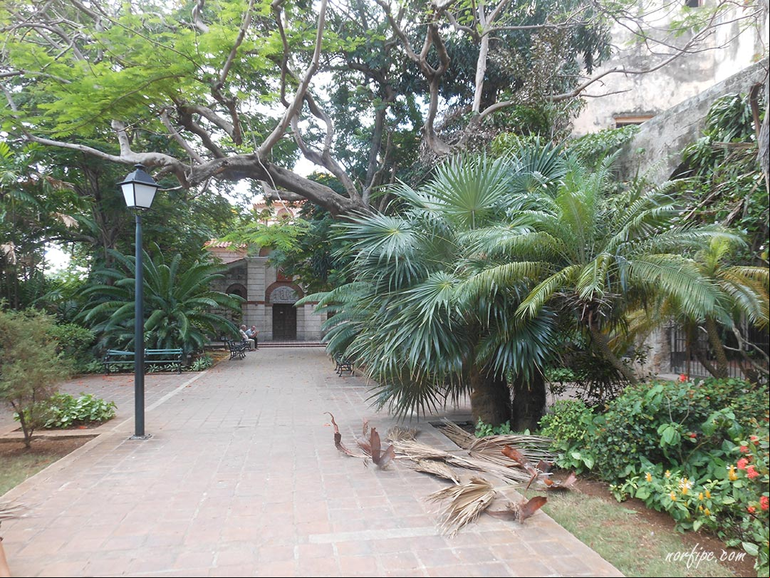 Jardín Teresa de Calcuta en áreas del Convento de San Francisco Jardín Teresa de Calcuta en la Habana Vieja