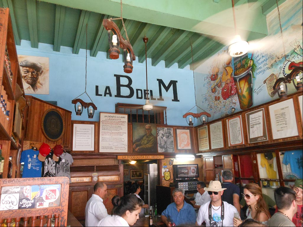Interior de la Bodeguita del Medio Interior de la Bodeguita del Medio