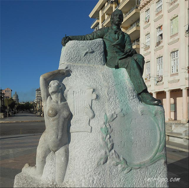 Monumento a Juan Clemente Zenea en la Habana Vieja Monumento a Juan Clemente Zenea en la Habana Vieja