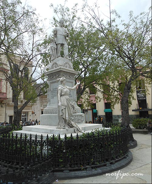 La Plazoleta de Albear en la Habana Vieja, al fondo la Calle Obispo La Plazoleta de Albear en la Habana Vieja