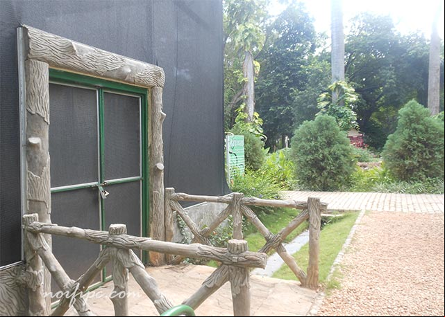 Entrada al Mariposario de la Quinta de los Molinos Entrada al Mariposario de la Quinta de los Molinos