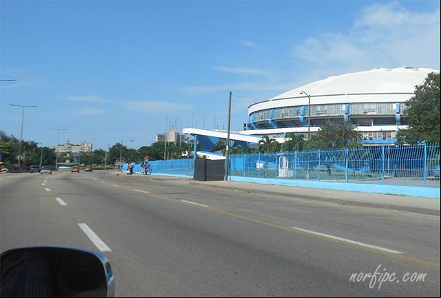 Inicio de la Vía Blanca en la Rotonda de la Ciudad Deportiva Inicio de la Vía Blanca en la Rotonda de la Ciudad Deportiva