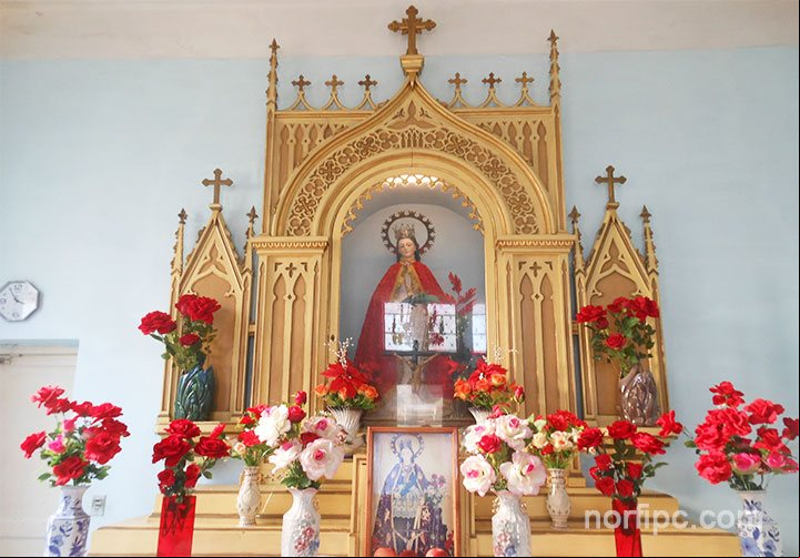 Altar de la Capilla de Santa Bárbara en Güines Altar de la Capilla de Santa Bárbara en Güines