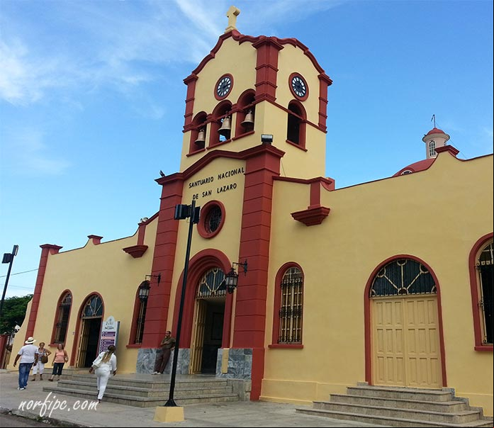 Frente de la Iglesia del Santuario de San Lázaro en El Rincón Frente de la Iglesia del Santuario de San Lázaro en El Rincón