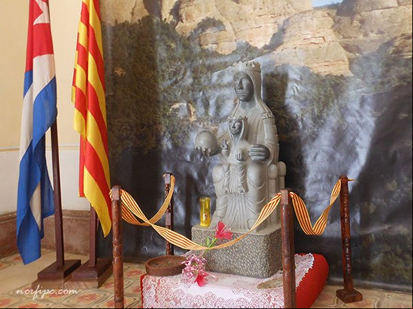 Replica de Nuestra Señora de Monserrat, Patrona de Cataluña traída desde Barcelona en 1875 Replica de Nuestra Señora de Monserrat, Patrona de Cataluña traída desde Barcelona en 1875