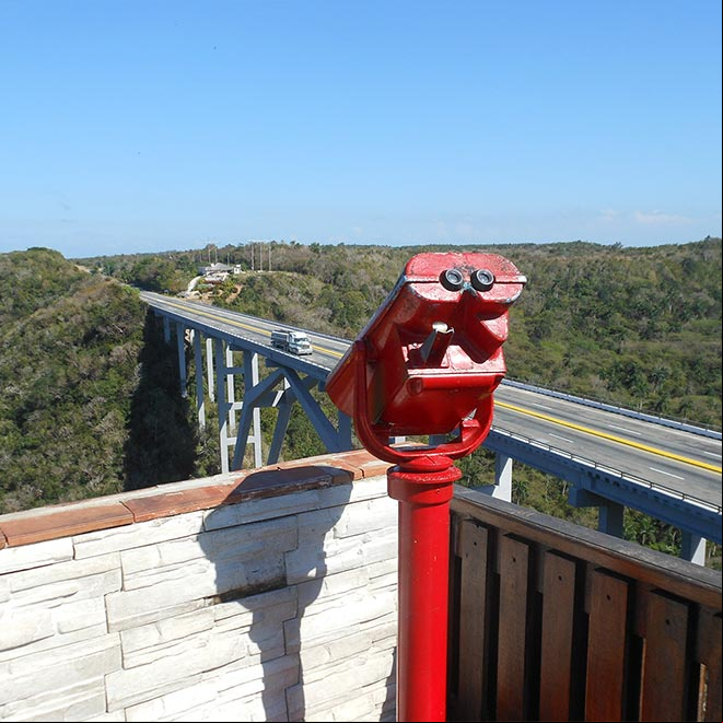 Foto del mirador del Puente de Bacunayagua en Cuba Foto del mirador del Puente de Bacunayagua en Cuba