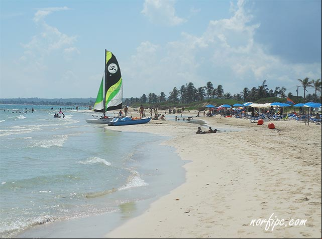 La Playa Boca Ciega, una de las Playas del Este de la Habana La Playa Boca Ciega, una de las Playas del Este de la Habana