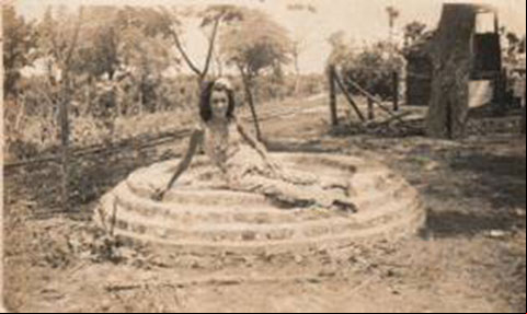 Base del monumento que se pensaba erigir en la Playa Mayabeque en 1937, para conmemorar la fundación de la Villa de San Cristóbal de La Habana Base del monumento que se pensaba erigir en la Playa Mayabeque en 1937, para conmemorar la fundación de la Villa de San Cristóbal de La Habana