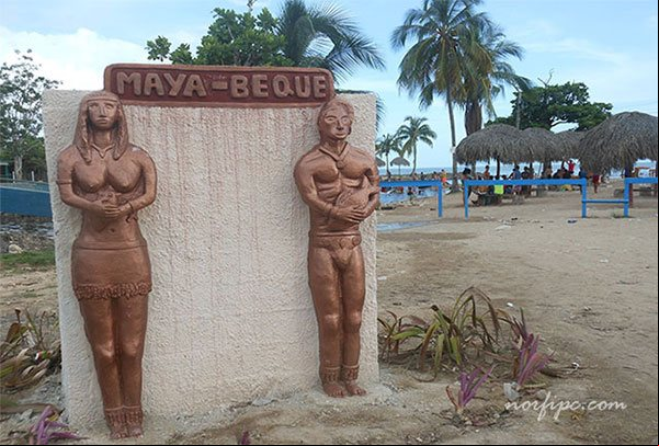 Relieve o escultura de la india Maya y del indio Beque en la entrada de la Playa Mayabeque Relieve o escultura de la india Maya y del indio Beque en la entrada de la Playa Mayabeque