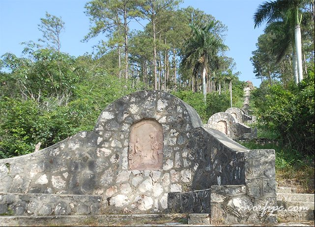 Escalinata para subir a la Ermita de la Loma El Jacan en San Miguel de los Baños Escalinata para subir a la Ermita de la Loma El Jacan en San Miguel de los Baños