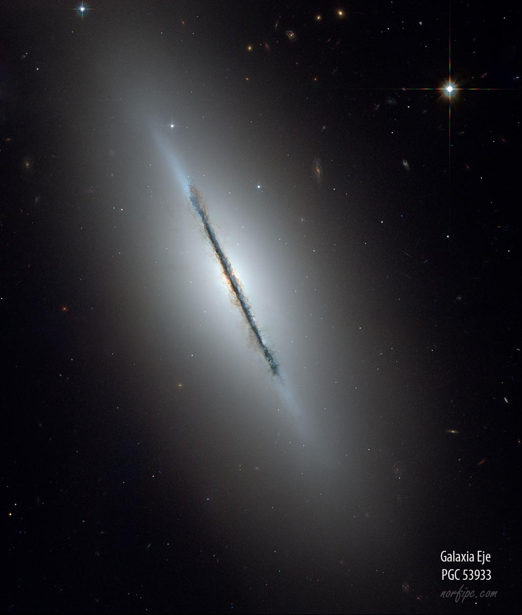 Fotografía de la Galaxia Eje, clasificada como PGC 53933 en el Catálogo de Galaxias Principales #Galaxias Fotografía de la Galaxia Eje, (PGC 53933)