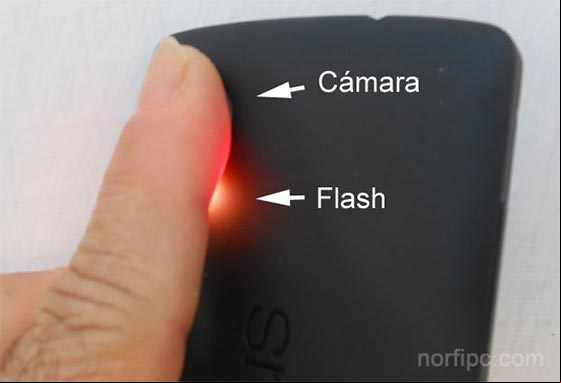 Situar el dedo en la cámara del celular para medir la frecuencia cardiaca Situar el dedo en la cámara del celular para medir la frecuencia cardiaca