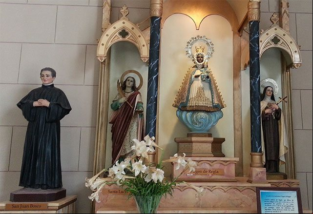 Altar de la Virgen de Regla en la iglesia del Rincón Altar de la Virgen de Regla en la iglesia del Rincón