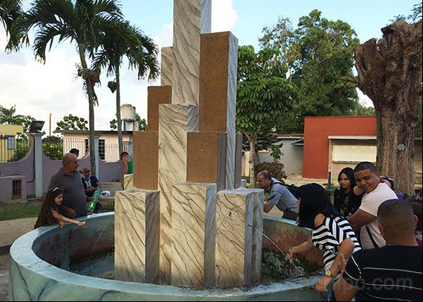 Fuente de agua bendita del Santuario de San Lázaro Fuente de agua bendita del Santuario de San Lázaro