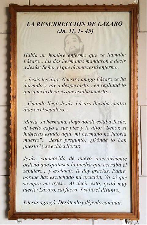 Lápida con la historia de la resurrección de Lázaro Lápida con la historia de la resurrección de Lázaro