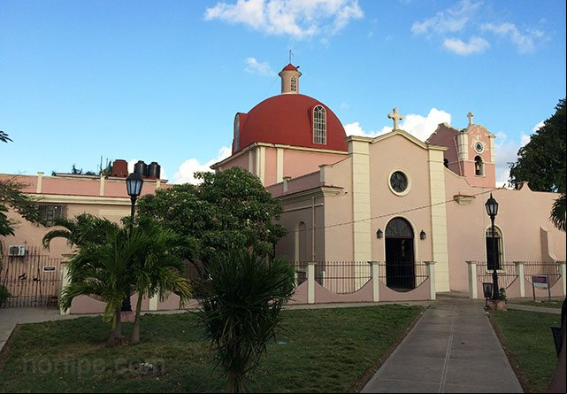 Vista lateral de la iglesia del Santuario del Rincón Vista lateral de la iglesia del Santuario del Rincón