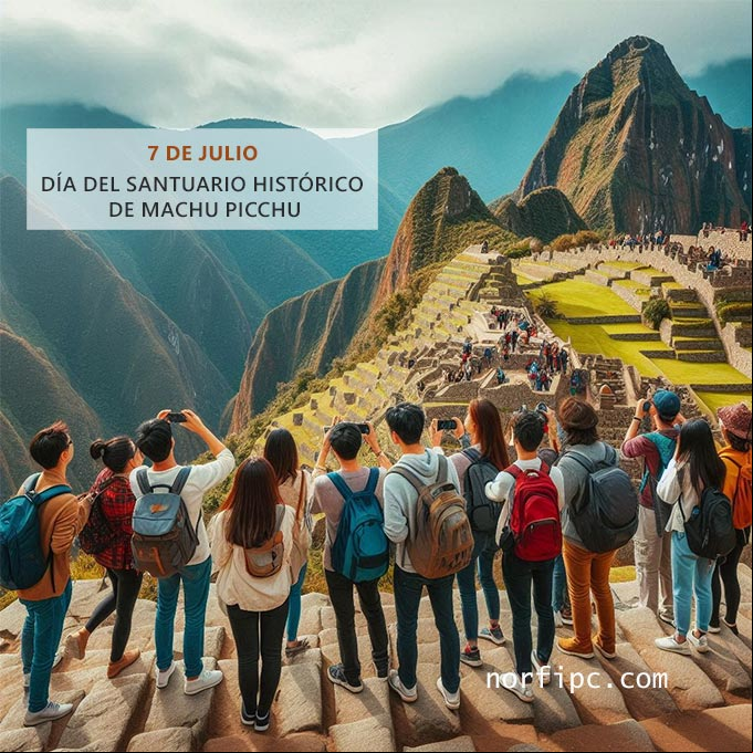 Turistas irando Machu Picchu en Perú