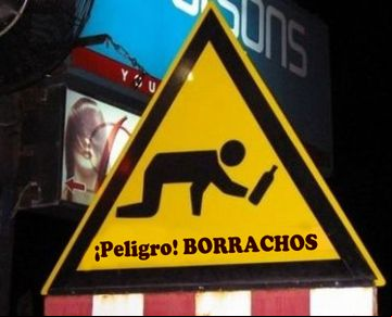 Cartel de borrachos en la via